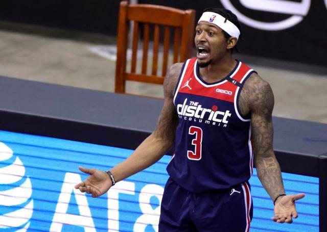 其背后更有 其背后更有