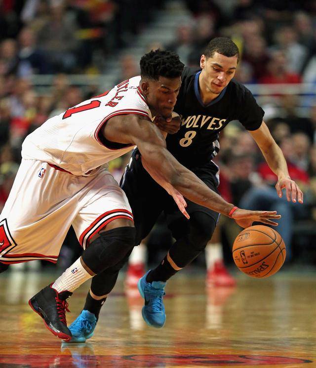 构成了一套 构成了一套